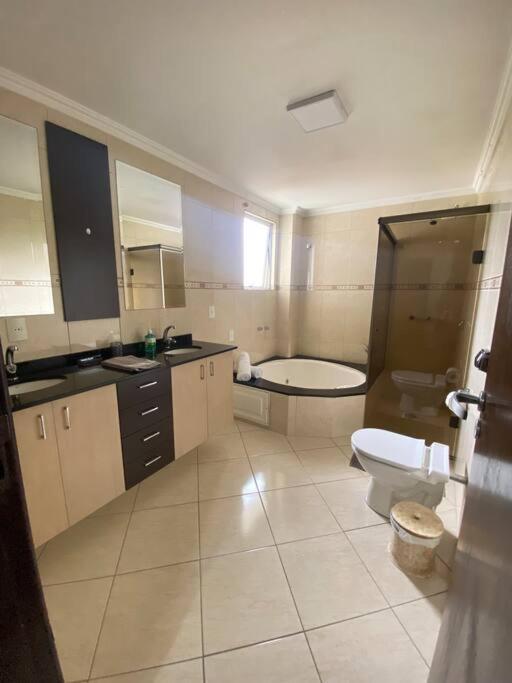 Sobrado Espacoso Em Santa Felicidade Curitiba Ngoại thất bức ảnh