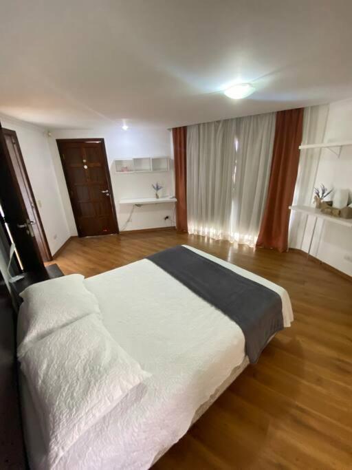 Sobrado Espacoso Em Santa Felicidade Curitiba Ngoại thất bức ảnh