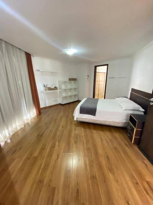 Sobrado Espacoso Em Santa Felicidade Curitiba Ngoại thất bức ảnh